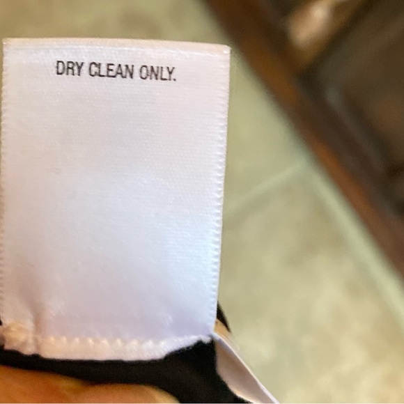 White House Black Market Large Embroidered Camisole Tank Shell - Picture 5 of 5